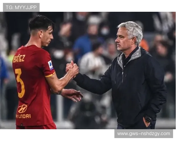 红黑传奇再忆辉煌 米兰祝范巴斯滕61岁生日致敬125球英雄